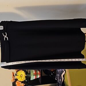 WHITE HOUSE BLACK MARKET SKIRT.